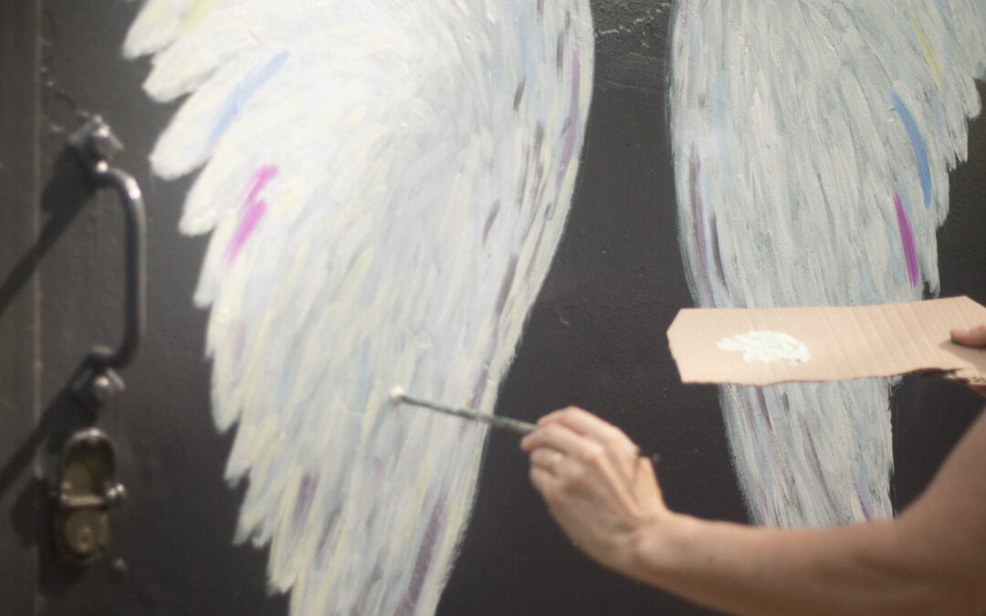 Street-Art-Kunstaktion „Alltags-Engel“ an der Turmstation Bricht